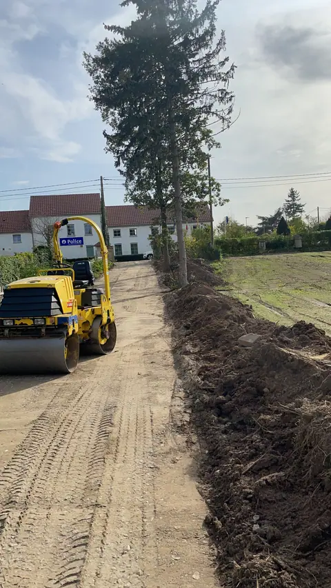 Terrassement et compactage d'un accès